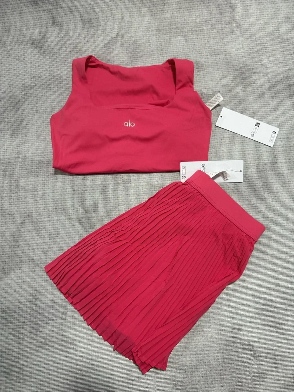 ALO Yoga matching hot
